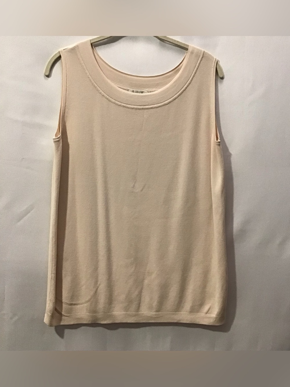 574 Classic Sleeveless Crewneck Top - Cream
